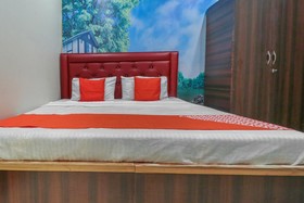 Hotel Cafe 21 by OYO Rooms