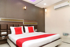 Hotel C M Plaza By OYO Rooms