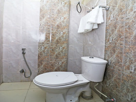 Hotel C M Plaza By OYO Rooms