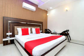 Hotel C M Plaza By OYO Rooms