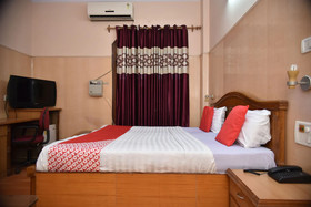 Mid City Hotel by OYO Rooms