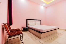 The Royal by OYO Rooms