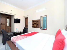 Aditya & Kings By OYO Rooms