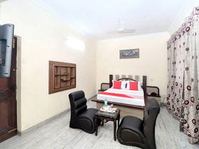 Aditya & Kings By OYO Rooms