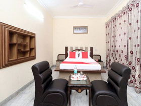 Aditya & Kings By OYO Rooms