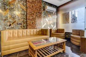 Dee Copper Chimini by OYO Rooms