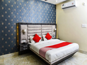 Hotel Crown Inn By OYO