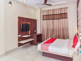 Hotel Crown Inn By OYO