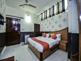 Hotel Vice Roy by OYO Rooms