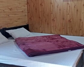 Tirthan Village Huts