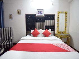 Hotel Oak Valley Residency