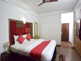 Hotel Oak Valley Residency