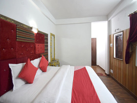 Hotel Oak Valley Residency