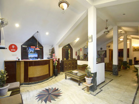 Hotel Oak Valley Residency