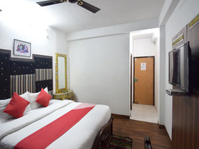 Hotel Oak Valley Residency