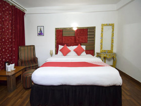 Hotel Oak Valley Residency