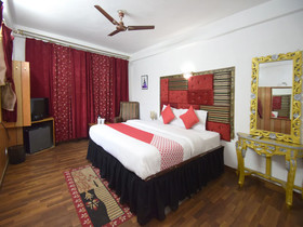 Hotel Oak Valley Residency