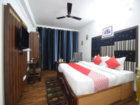 Hotel Oak Valley Residency