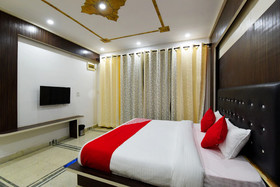 Hotel HHH By OYO Rooms