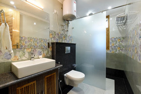 Hotel HHH By OYO Rooms
