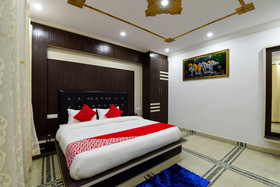 Hotel HHH By OYO Rooms