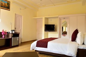 Dee Jay Hotel and Restaurant