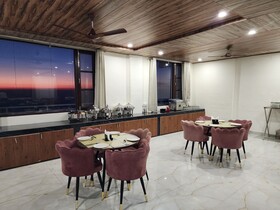 Him Hilton Luxury Hotel