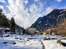 Goroomgo The Crazy Indian Manali