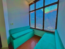 Hotel Manali Palace
