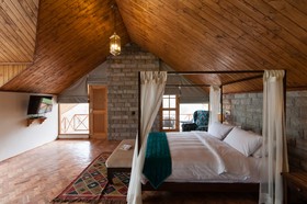 LaRiSa Mountain Retreat by Svenska