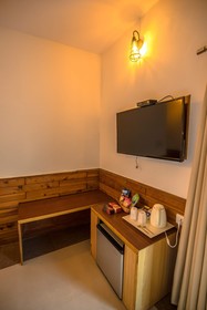 Signature Manali