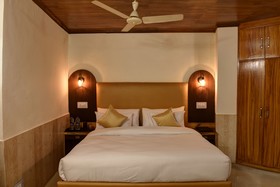Signature Manali