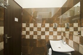 Snow Touch Resort By Sriniwasa Hotels