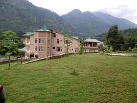 Snow Touch Resort By Sriniwasa Hotels