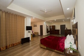 Snow Touch Resort By Sriniwasa Hotels
