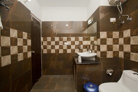 Snow Touch Resort By Sriniwasa Hotels