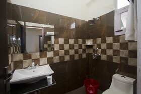 Snow Touch Resort By Sriniwasa Hotels