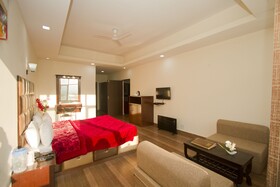 Snow Touch Resort By Sriniwasa Hotels