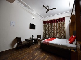 Hotel Paras By OYO Rooms