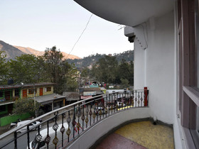 Hotel Paras By OYO Rooms