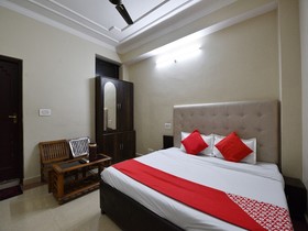 Hotel Paras By OYO Rooms