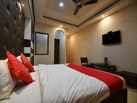Hotel Paras By OYO Rooms