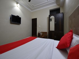 Hotel Paras By OYO Rooms