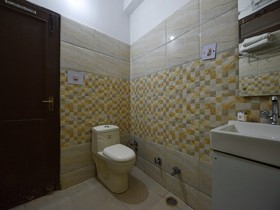 Hotel Paras By OYO Rooms