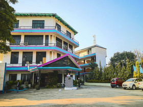 Mid Way Resort by OYO Rooms