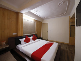 Broadway Grand by OYO Rooms