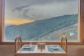 Echor Bhramara Estate Kharapathar Shimla