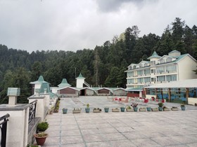 Hotel Hilltop Courtyard