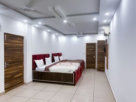 Hotel Bay Leaf Resort