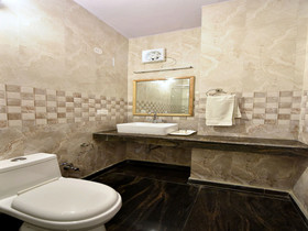 Hotel Himland East By OYO Rooms